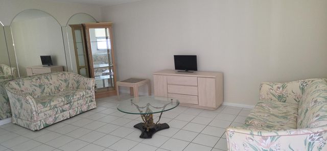 444 Saxony J, Delray Beach, FL 33446