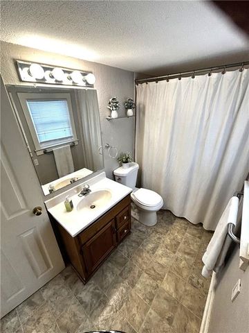 1901 S Hardy Avenue, Independence, MO 64052