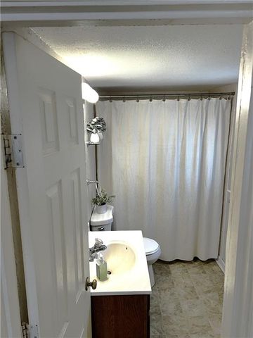 1901 S Hardy Avenue, Independence, MO 64052