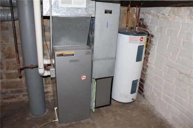 1901 S Hardy Avenue, Independence, MO 64052