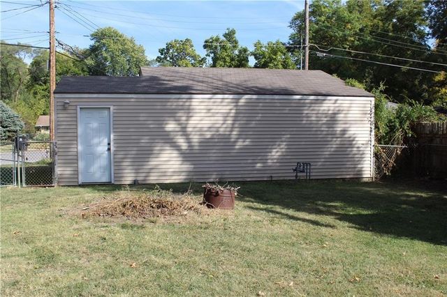 1901 S Hardy Avenue, Independence, MO 64052