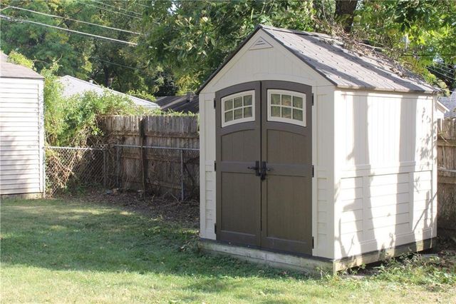 1901 S Hardy Avenue, Independence, MO 64052