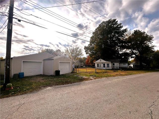 1901 S Hardy Avenue, Independence, MO 64052