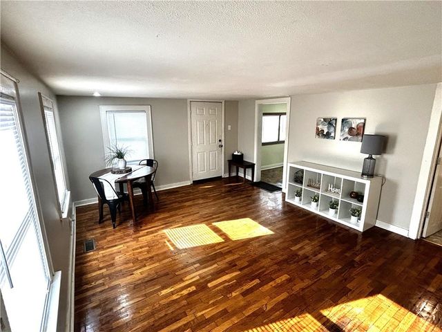 1901 S Hardy Avenue, Independence, MO 64052