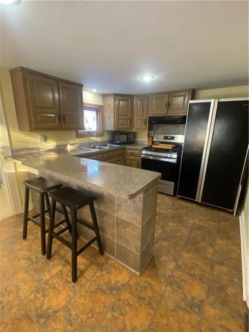 1901 S Hardy Avenue, Independence, MO 64052