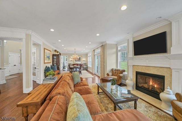 5 Meadow Ct, Madison Boro, NJ 07940