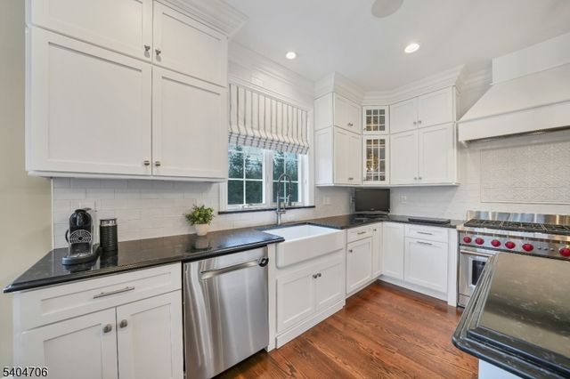 5 Meadow Ct, Madison Boro, NJ 07940