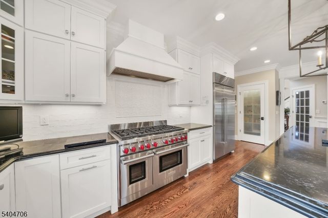 5 Meadow Ct, Madison Boro, NJ 07940