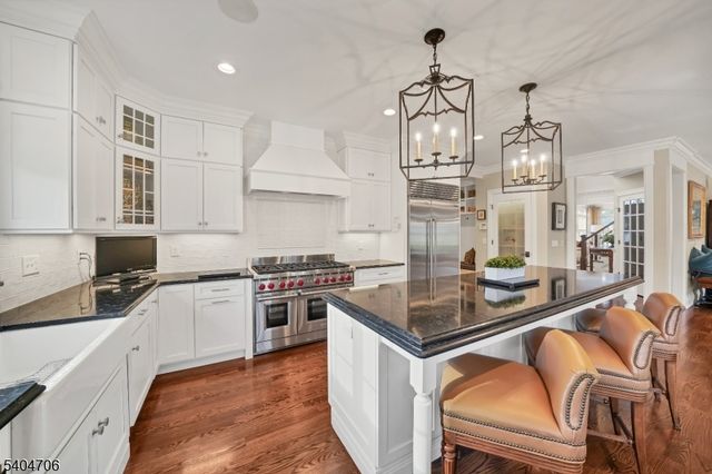 5 Meadow Ct, Madison Boro, NJ 07940