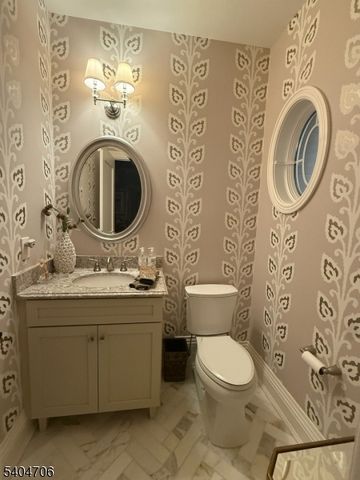 5 Meadow Ct, Madison Boro, NJ 07940