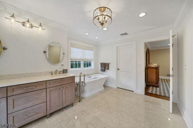 5 Meadow Ct, Madison Boro, NJ 07940