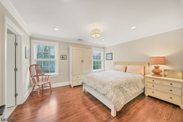 5 Meadow Ct, Madison Boro, NJ 07940