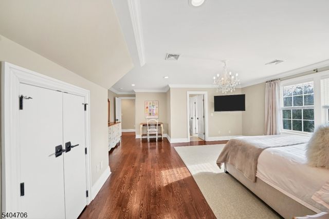 5 Meadow Ct, Madison Boro, NJ 07940