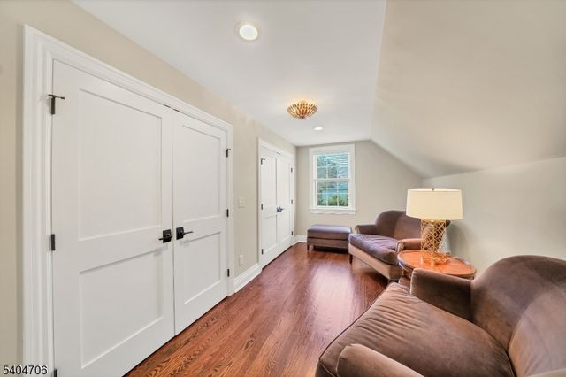 5 Meadow Ct, Madison Boro, NJ 07940