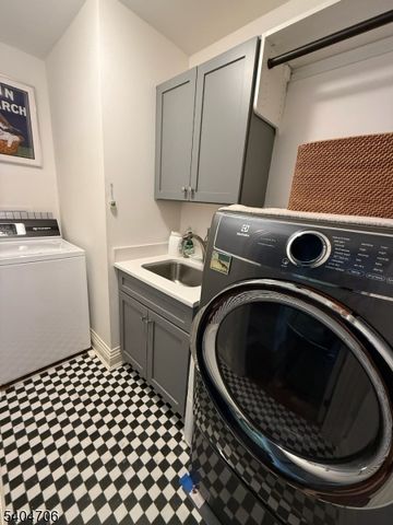 5 Meadow Ct, Madison Boro, NJ 07940