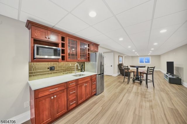 5 Meadow Ct, Madison Boro, NJ 07940