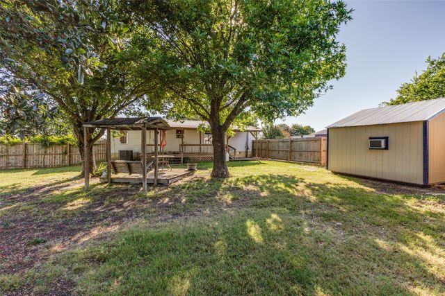 131 Squires Court, Ferris, TX 75125