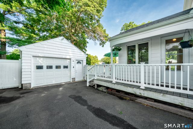 16 Raymond Place, Cromwell, CT 06416