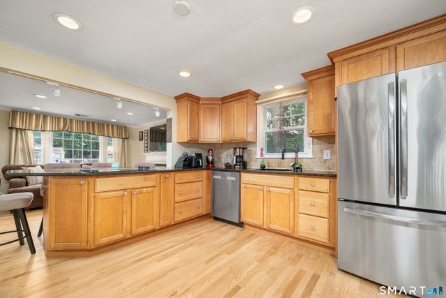 16 Raymond Place, Cromwell, CT 06416