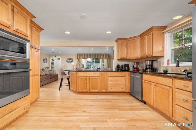 16 Raymond Place, Cromwell, CT 06416