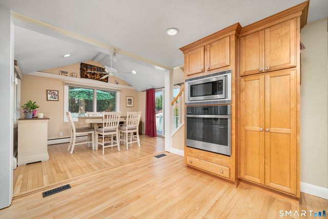 16 Raymond Place, Cromwell, CT 06416