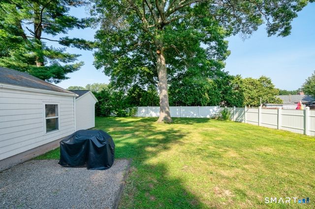 16 Raymond Place, Cromwell, CT 06416