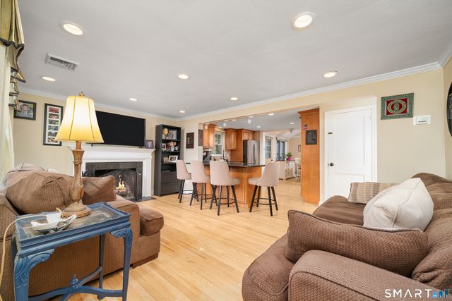 16 Raymond Place, Cromwell, CT 06416