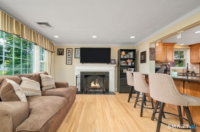 16 Raymond Place, Cromwell, CT 06416