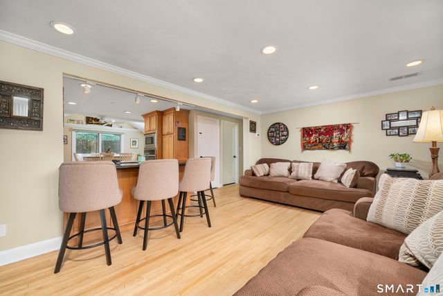 16 Raymond Place, Cromwell, CT 06416