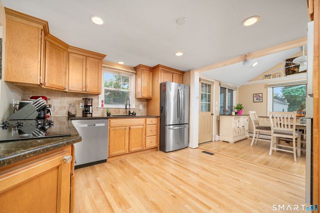 16 Raymond Place, Cromwell, CT 06416