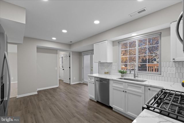 2300 COMMUNITY DR, Waldorf, MD 20601