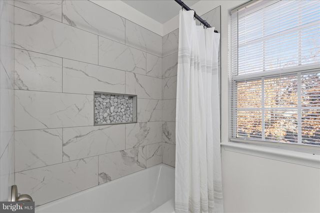 2300 COMMUNITY DR, Waldorf, MD 20601