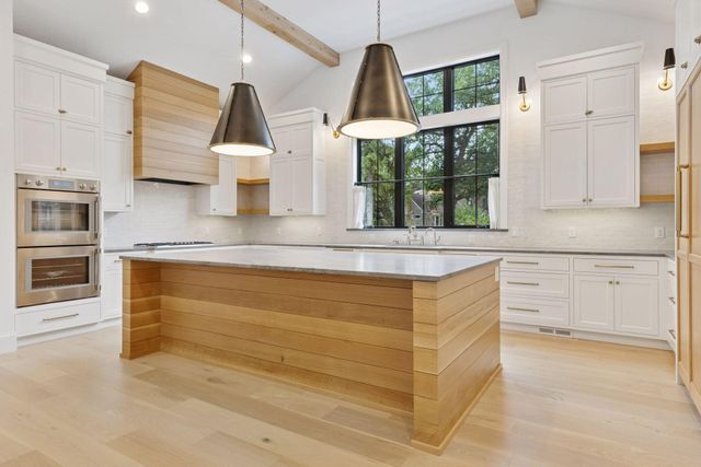 6101 Blake Circle, Edina, MN 55436