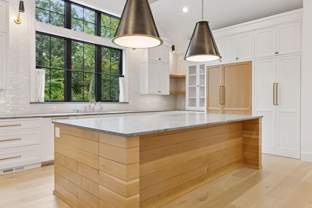 6101 Blake Circle, Edina, MN 55436