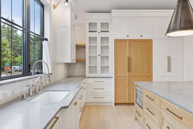 6101 Blake Circle, Edina, MN 55436