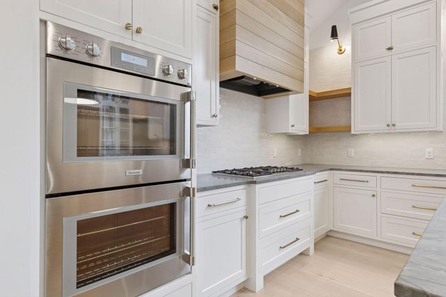 6101 Blake Circle, Edina, MN 55436