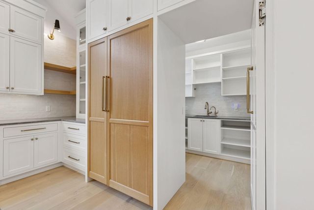 6101 Blake Circle, Edina, MN 55436