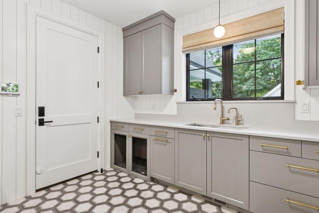 6101 Blake Circle, Edina, MN 55436