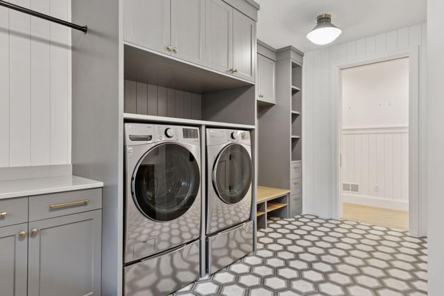 6101 Blake Circle, Edina, MN 55436