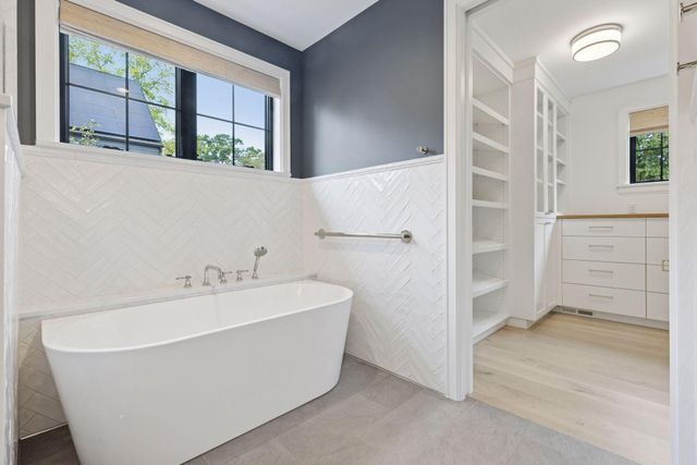 6101 Blake Circle, Edina, MN 55436