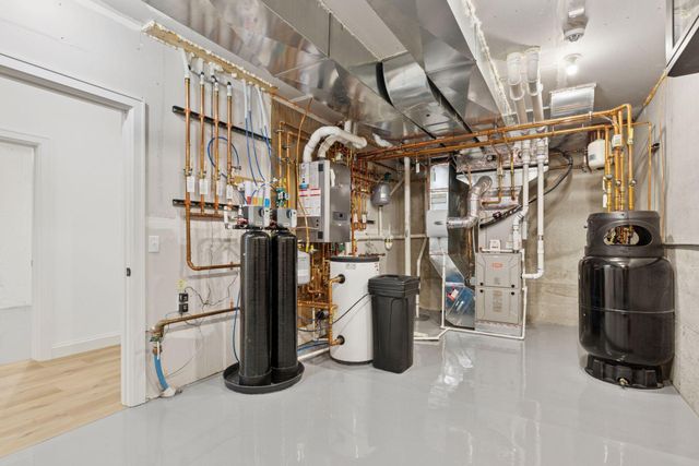 6101 Blake Circle, Edina, MN 55436