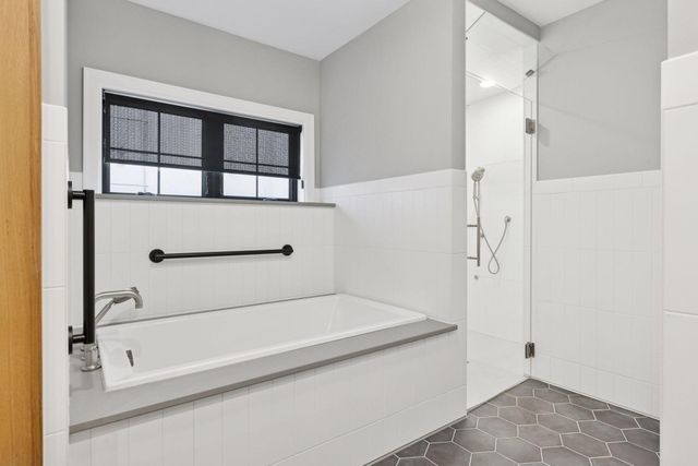 6101 Blake Circle, Edina, MN 55436