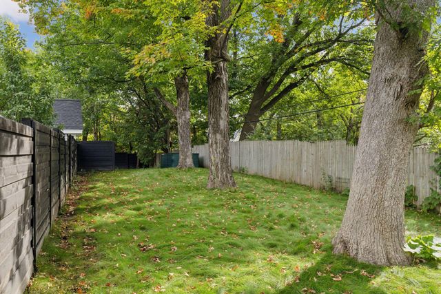 6101 Blake Circle, Edina, MN 55436