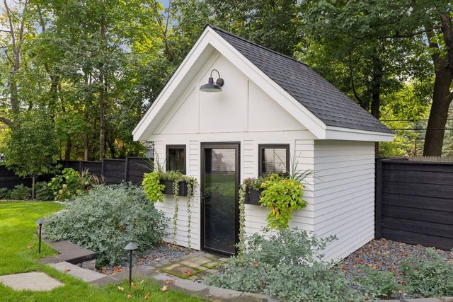 6101 Blake Circle, Edina, MN 55436