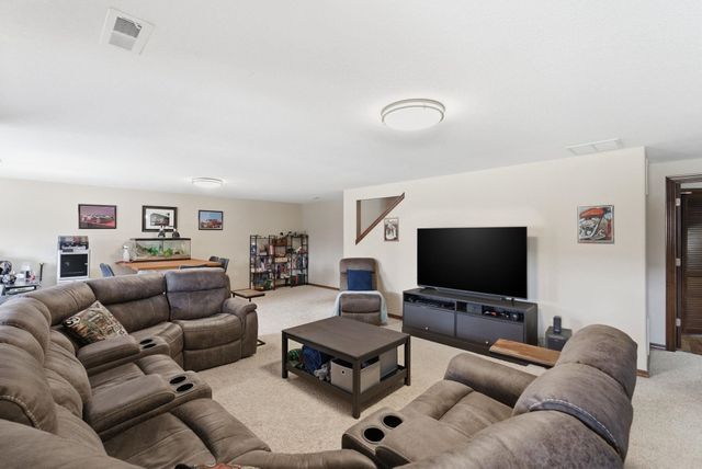 1019 E Hawthorne Ct, Derby, KS 67037