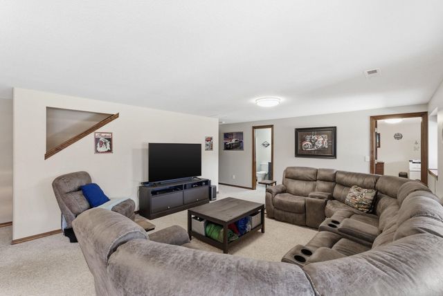 1019 E Hawthorne Ct, Derby, KS 67037
