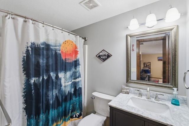 1019 E Hawthorne Ct, Derby, KS 67037