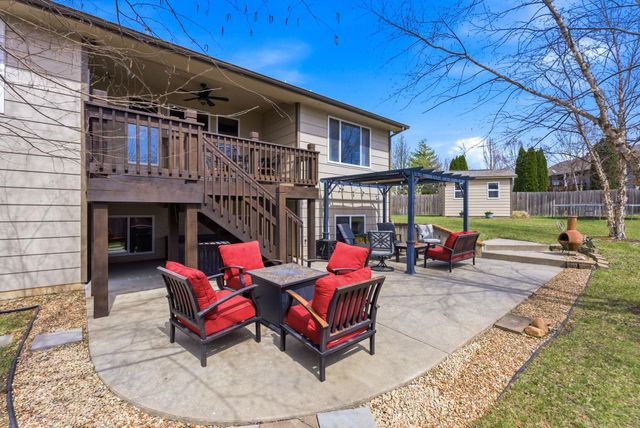 1019 E Hawthorne Ct, Derby, KS 67037