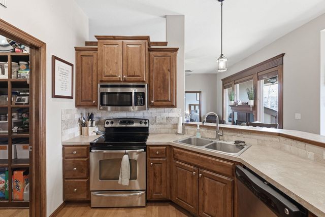 1019 E Hawthorne Ct, Derby, KS 67037