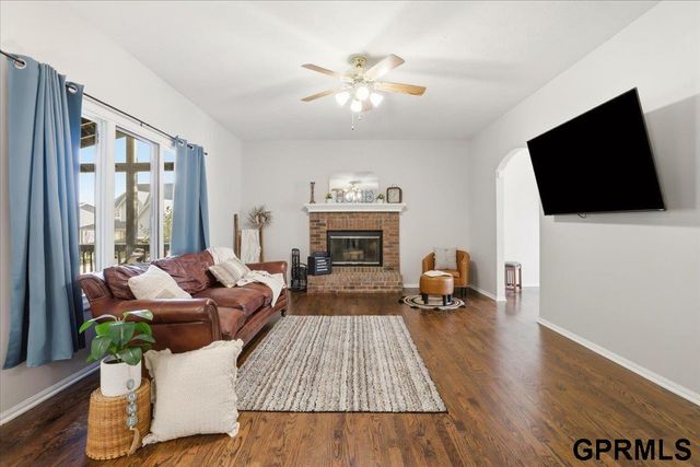 4828 N 137th Street, Omaha, NE 68164